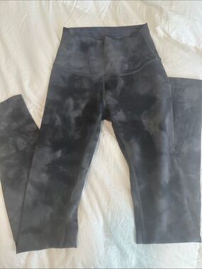Lululemon High-Waist Black Tie-Dye Leggings. SZ 2. Worn once
